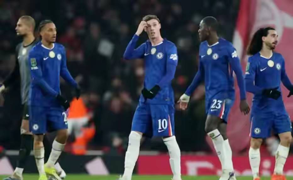 0-1！切尔西主场再送3分，罗塞尼尔的战术死局，到底还要烧多少转会费才填得上？