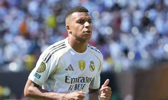 西甲对决：皇马VS赫罗纳，欧冠出局危机加深，皇巴血拼争冠